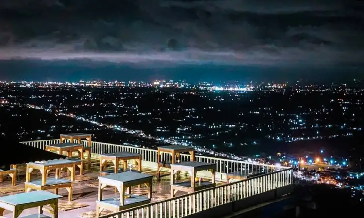 Bukit bintang patuk, Sumber: travelspromo.com