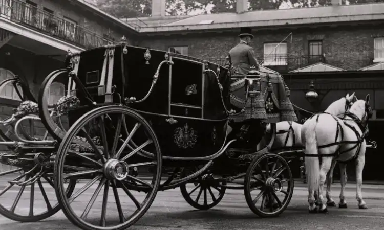 Keereta kuda kerajaan, Sumber: carmudi.co.id