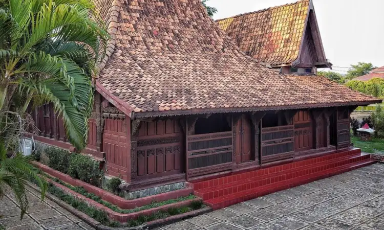 Makna arah rumah Jawa, Sumber: disway.id