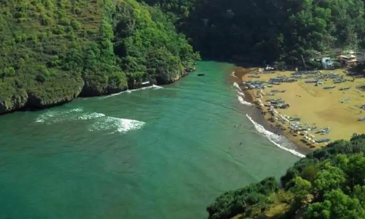 Pantai Baron, Sumber: gunungkidulkab.go.id