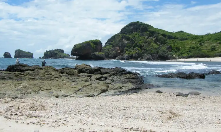 Pantai Siung, Sumber: joglowisata.com