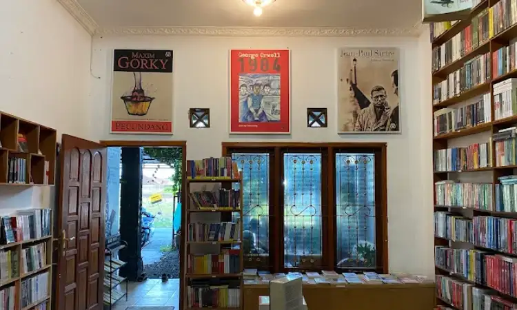Berdikari Book and Cafe, Sumber: Google Review