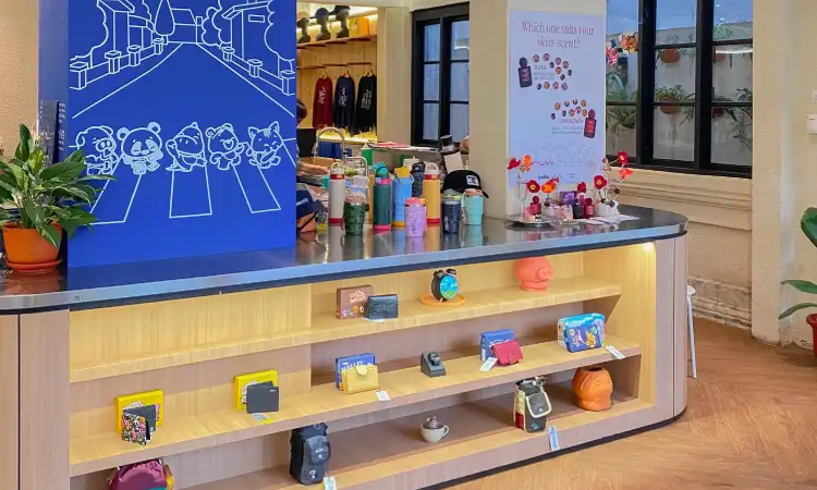 CRSL Store, Sumber: lemon8.com