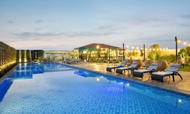 10/10 Pool Bar Rooftop