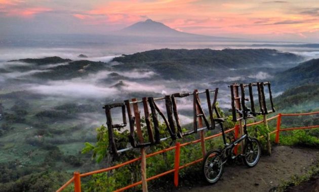 Puncak Becici, Sunset dengan Latar Merapi