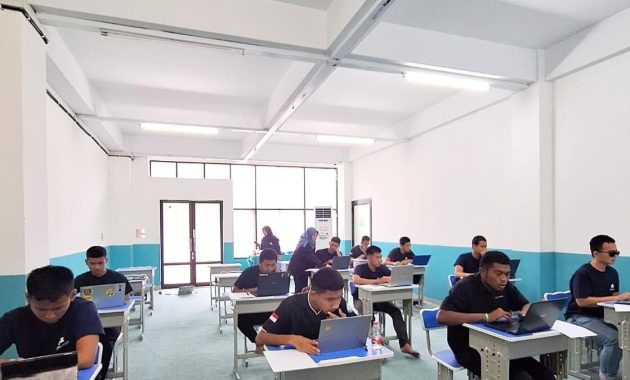 Akademi Prestasi, Guru Lulusan PTN Ternama
