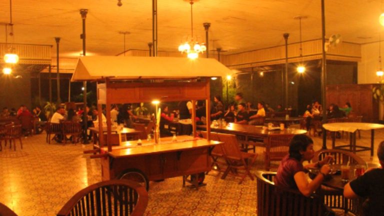 Angkringan Bangsawan, Nuansa Jawa yang Elegan