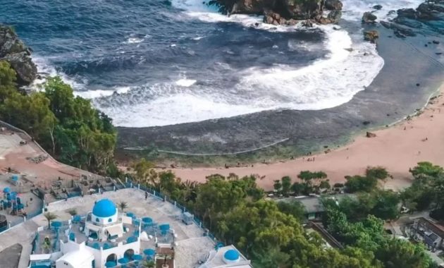 Pantai Jungwok, Camping Ground Murah di Tepi Laut