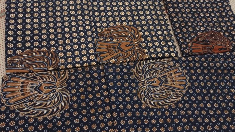 Motif Gurda (Garuda)