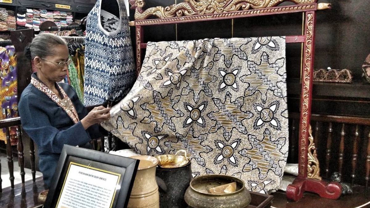 Rekomendasi Toko Oleh-oleh Batik Jogja dan Souvenirnya